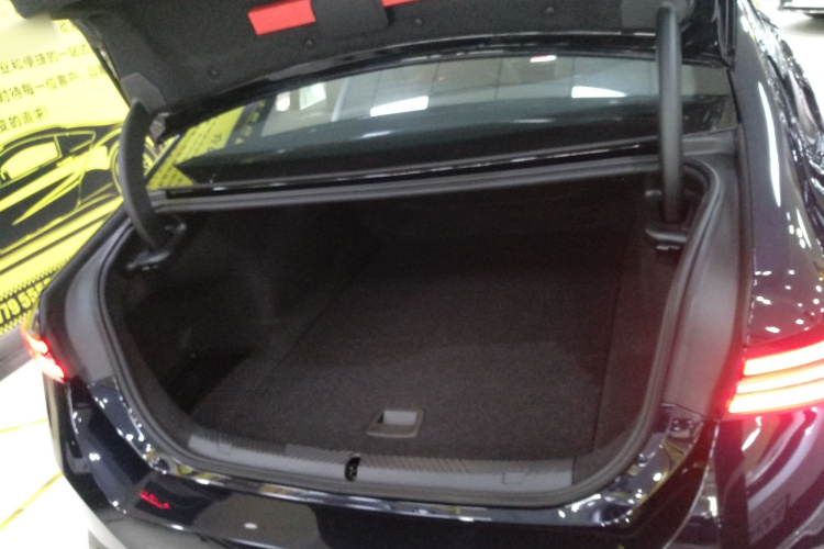 BMW i5 2025 car image #21