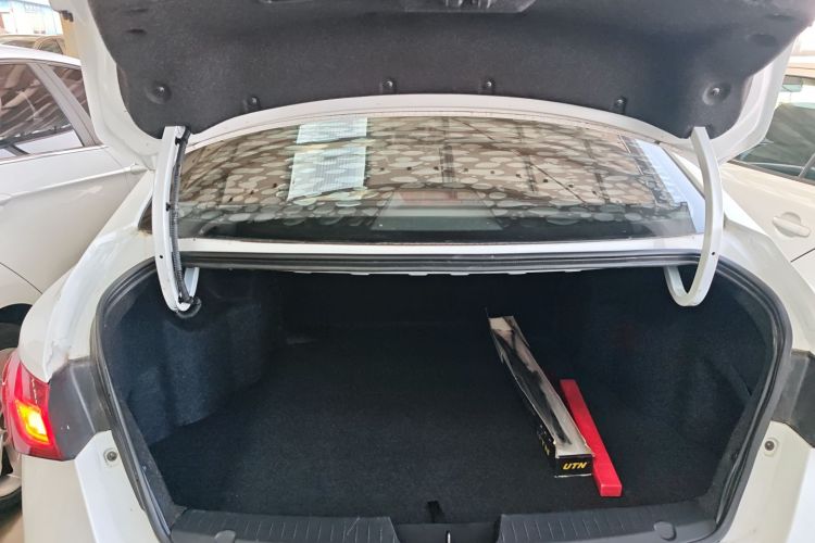 MG GT 2018 car image #21