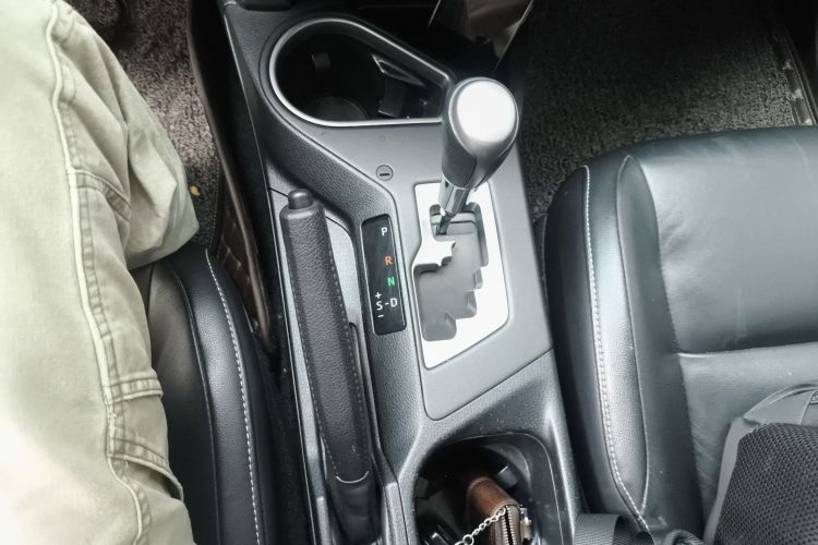 Toyota RAV4 (Imported) 2018 #21 Toyota RAV4 (Imported) 2018 immagine di auto #21