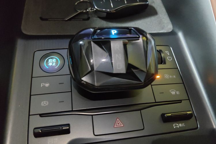 BYD SongL EV 2024 #21 BYD SongL EV 2024 car image #21