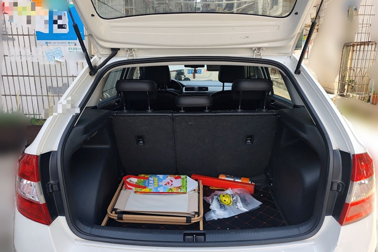 Skoda Rapid Spaceback 2016 car image #21