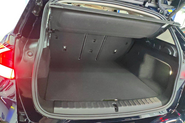 BMW iX1 2023 car image #21