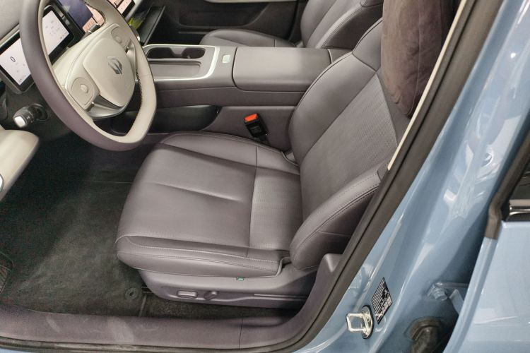 零跑汽车 零跑B01 2025 汽车图片 #21