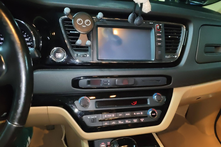 Kia Carnival (Imported) 2016 изображение автомобиля #21