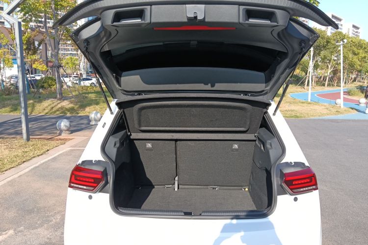 Volkswagen ID.3 2024 immagine di auto #21