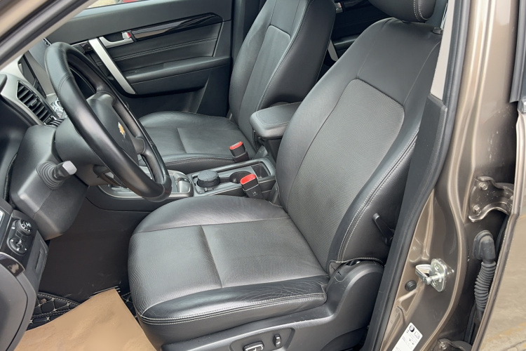 Chevrolet Captiva (Imported) 2016 car image #21