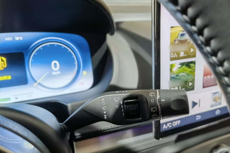 Denza X 2022 image de voiture #21