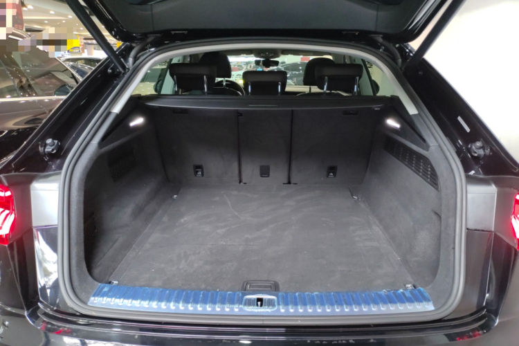 Audi Q8 2020 car image #21