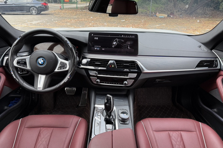 BMW M5 New Energy 2022 car image #21