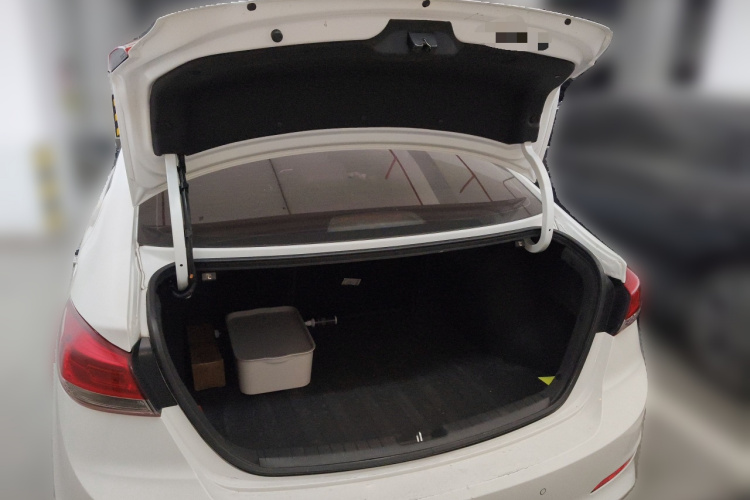 Hyundai Elantra AD 2020 immagine di auto #21