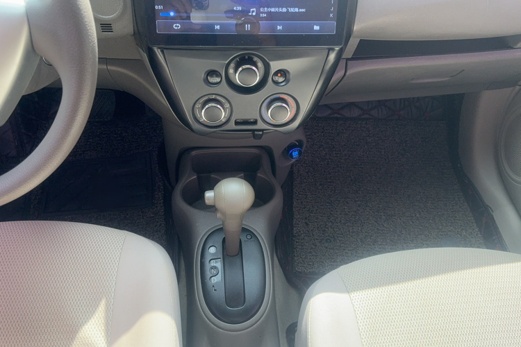 Nissan Sunny 2017 car image #21