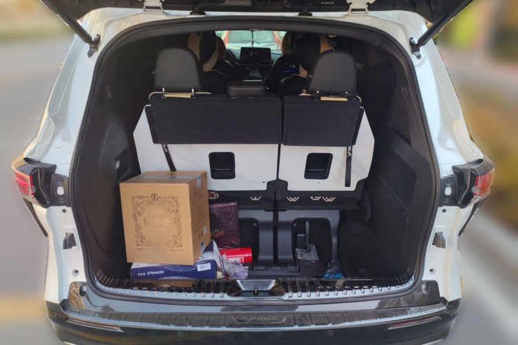 Toyota Sienna 2023 #21 Toyota Sienna 2023 car image #21