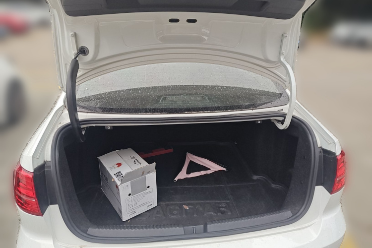 Volkswagen Sagitar 2018 immagine di auto #21