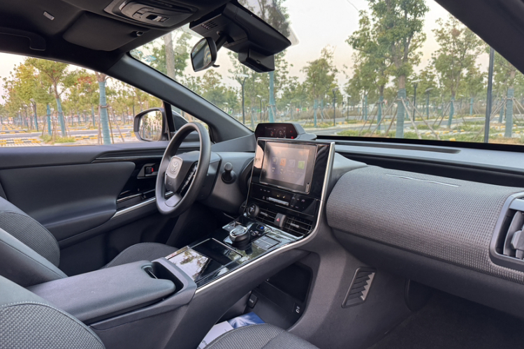 Toyota bZ4X 2022 immagine di auto #21