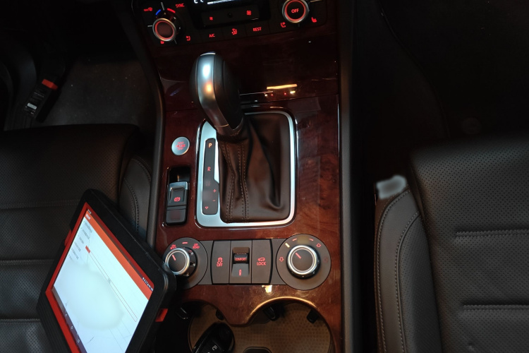 Volkswagen Touareg 2015 car image #21