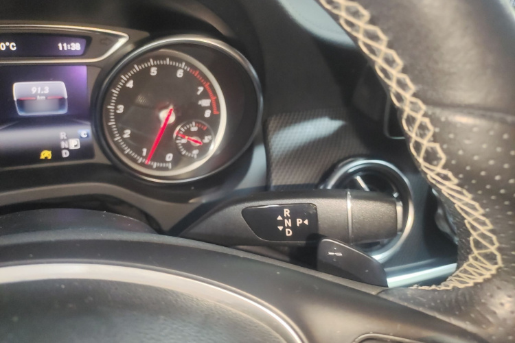 Mercedes-Benz GLA Class 2018 car image #21