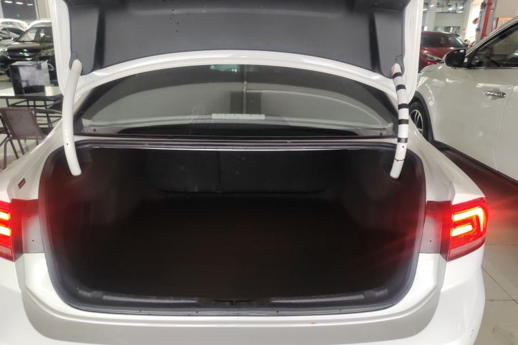 Volkswagen Lamando 2018 immagine di auto #21