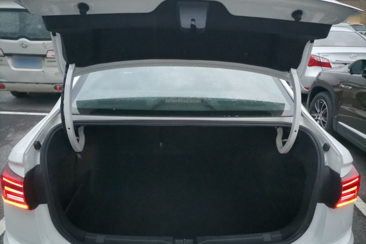 Volkswagen Bora Pure Electric 2020 صورة سيارة #21