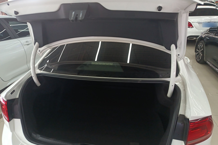 Volkswagen Lamando 2015 immagine di auto #21