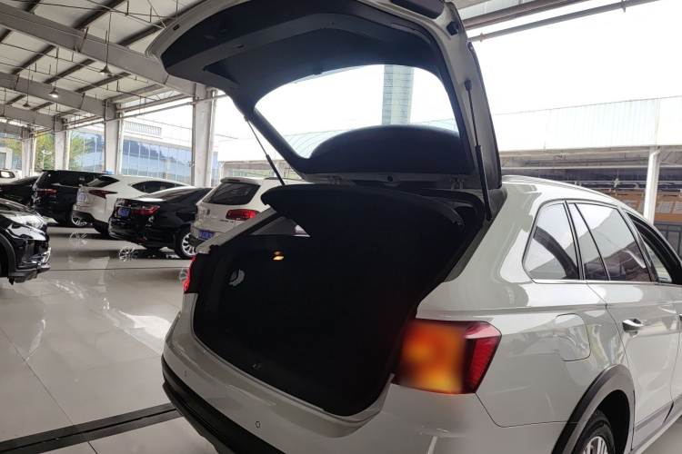 Volkswagen C-Trek 2018 immagine di auto #21