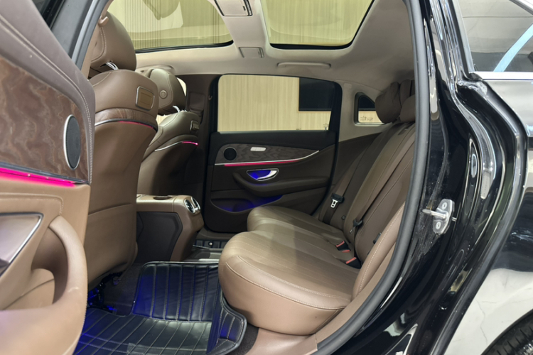 Mercedes-Benz E Class New Energy 2020 car image #21