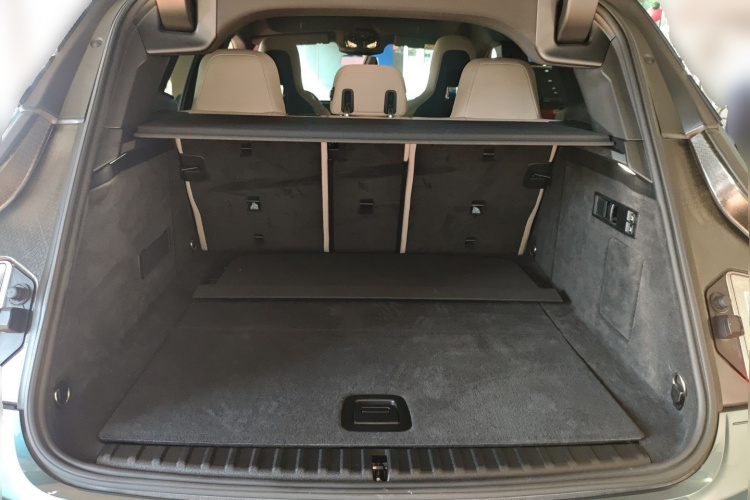 BMW i5 M60 2023 car image #21