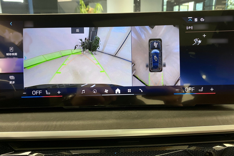 BMW X7 M60i 2024 car image #21