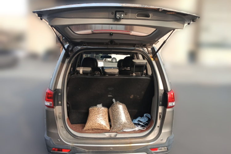 Forthing S500 2017 car image #21