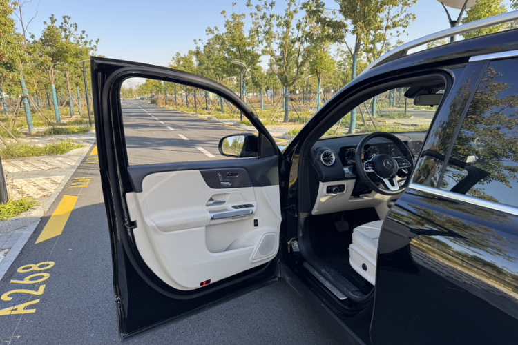 Mercedes-Benz EQB Class 2023 immagine di auto #21