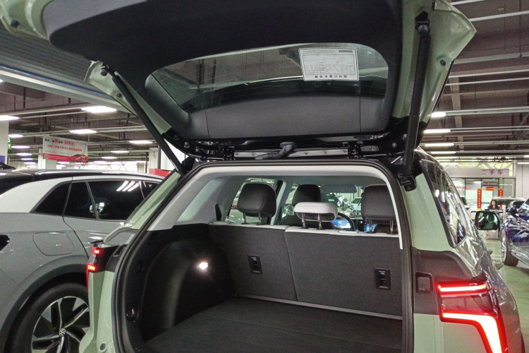 Chevrolet Equinox Plus 2025 car image #21