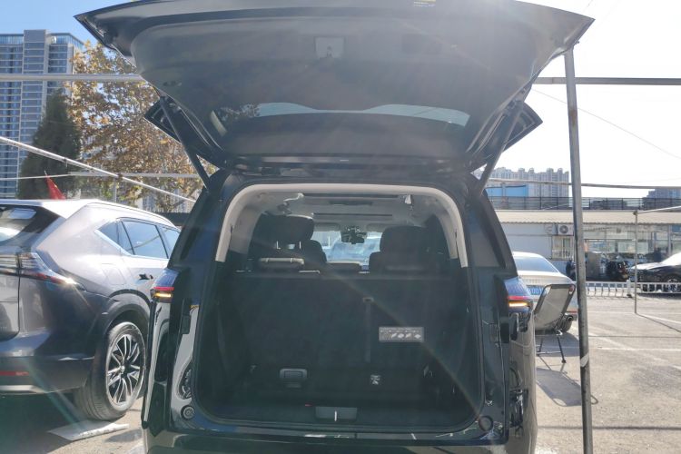 GAC Trumpchi E8 2025 car image #21