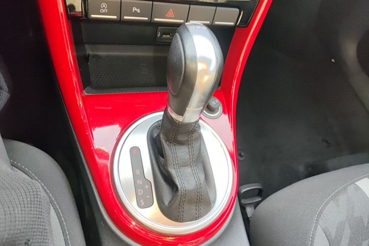Volkswagen Beetle 2018 car image #21
