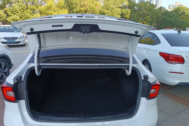 Roewe i5 2020 car image #21