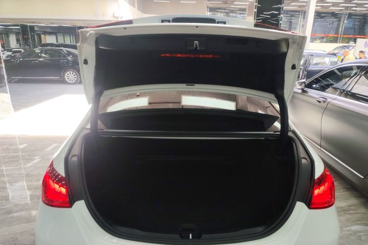 Mercedes-Benz C Class 2022 صورة سيارة #21
