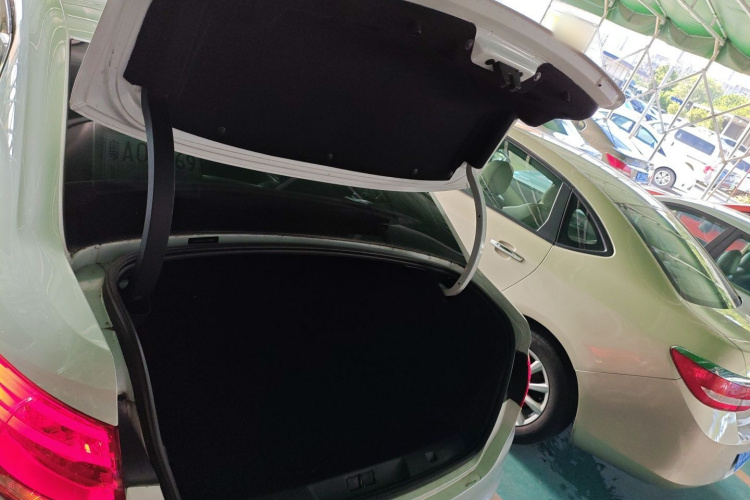 Citroen C4L 2016 image de voiture #21