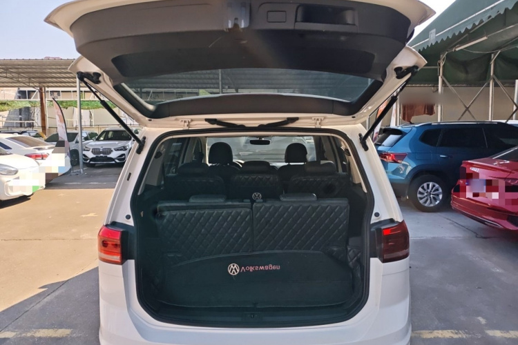 Volkswagen Touran 2021 immagine di auto #21