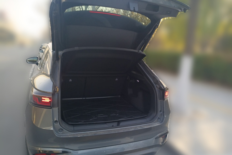 Volkswagen ID.4 X 2023 immagine di auto #21