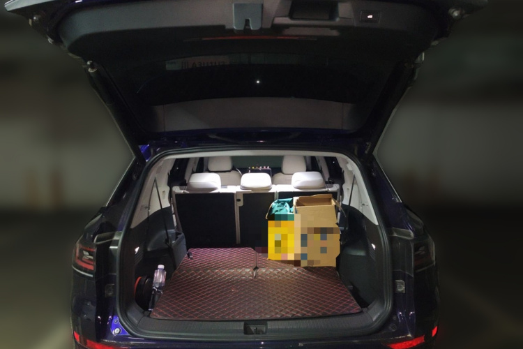 Volkswagen ID.6 X 2022 immagine di auto #21