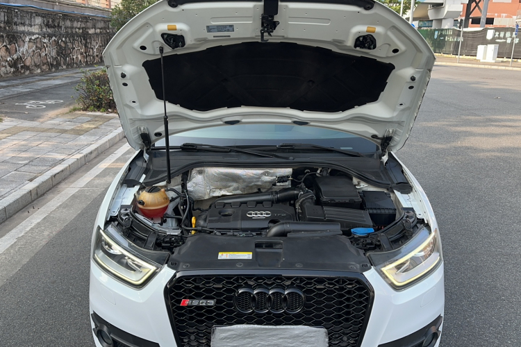 Audi Q3 2015 car image #21