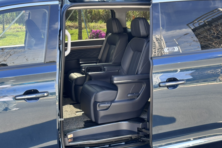 GAC Trumpchi M8 2019 car image #21