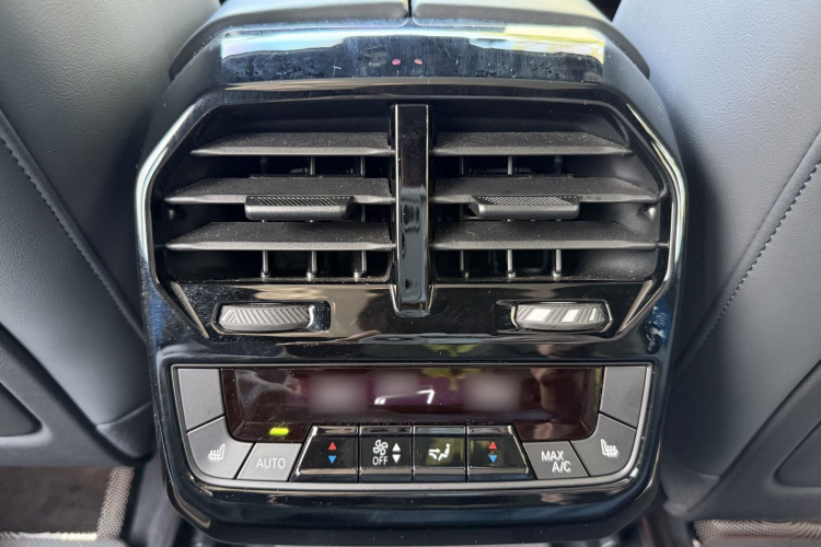 BMW iX M60 2022 #21 BMW iX M60 2022 car image #21