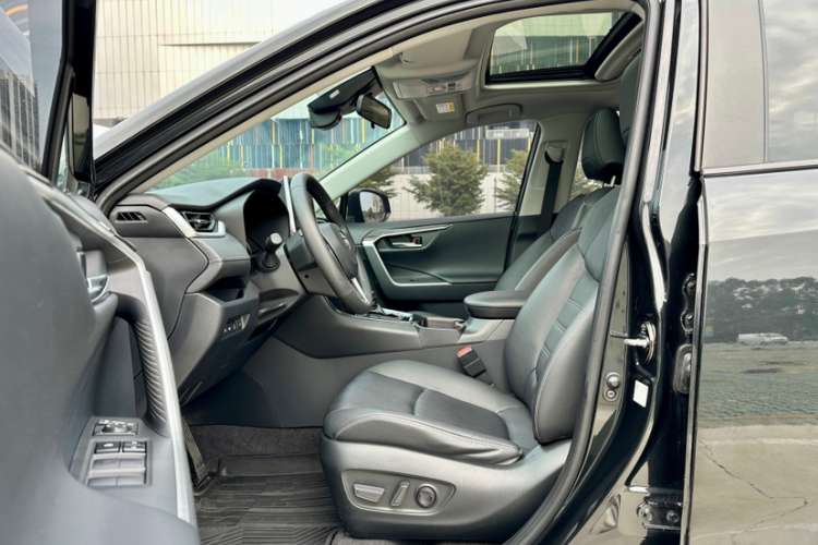 Toyota RAV4 2022 image de voiture #21