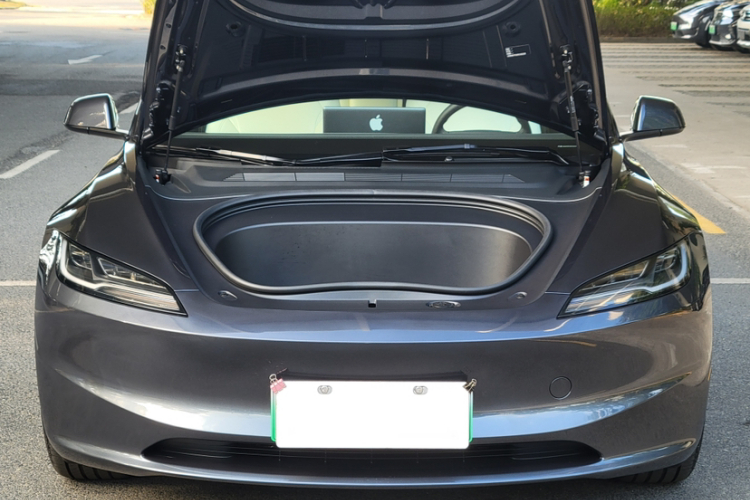Tesla Model 3 2024 car image #21