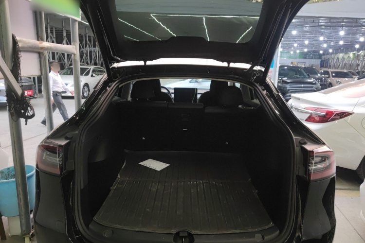 Tesla Model Y 2023 car image #21