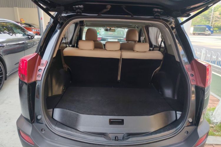 Toyota RAV4 2015 #21 Toyota RAV4 2015 car image #21