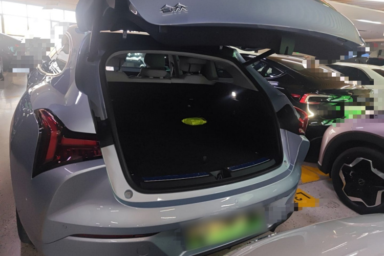 哪吒汽车 哪吒S猎装 2025 汽车图片 #21