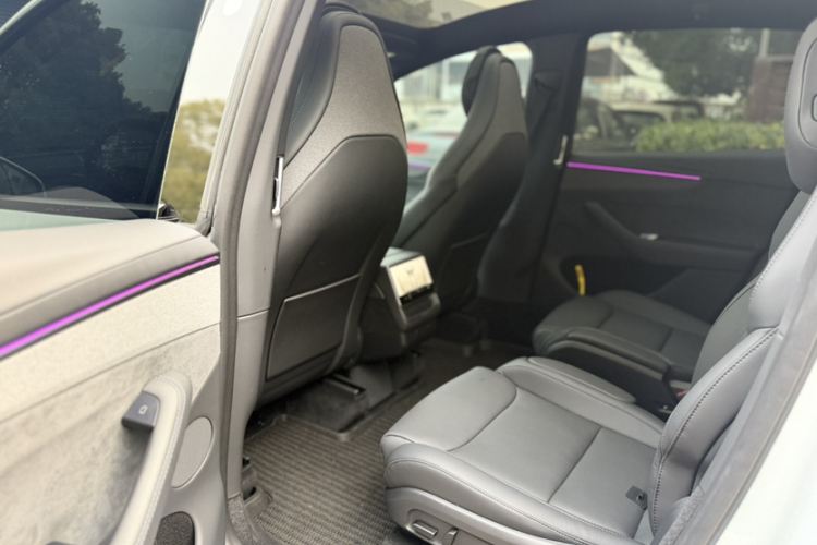 特斯拉 Model Y L 2025 汽车图片 #21