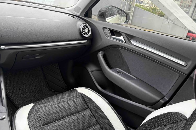 Audi A3 2018 car image #21