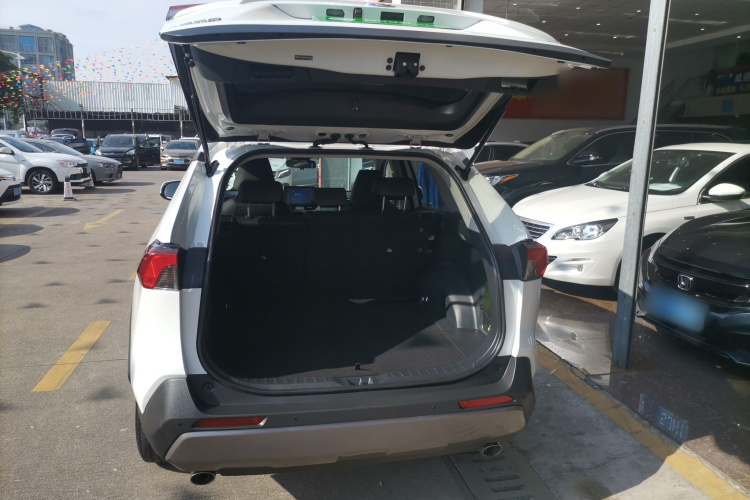 Toyota RAV4 2022 car image #21