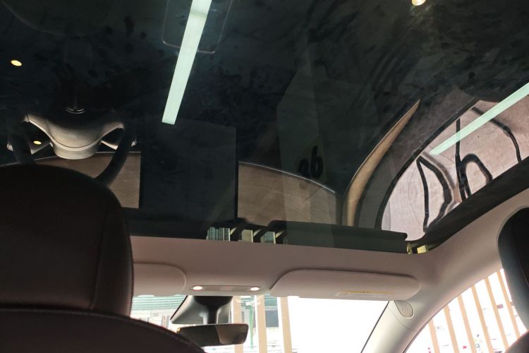 Tesla Model Y 2021 car image #21